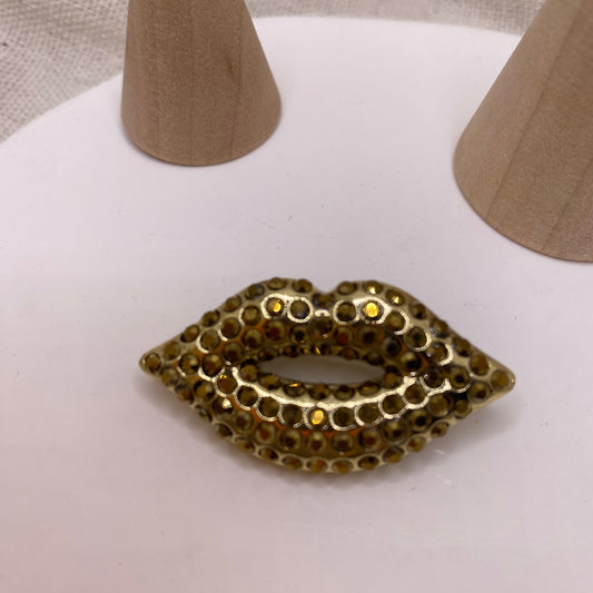 Broche Kiss